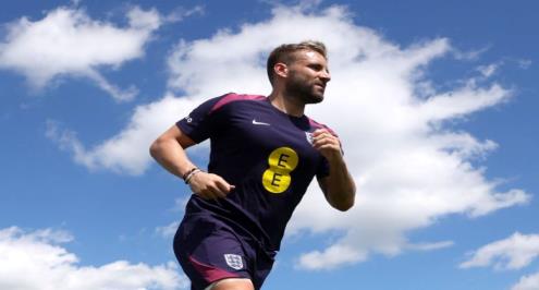 قبل مواجهة هولندا.. لوك شو لاعب إنجلترا: أعتقد أنني جاهز للعب 90 دقيقة